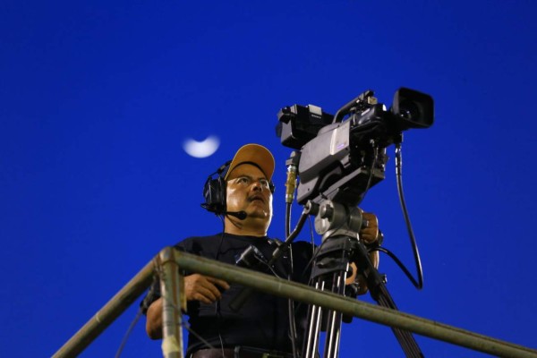 ¡NO SE VIO EN TV! El llenazo en El Progreso y el curioso festejo del' Chino'