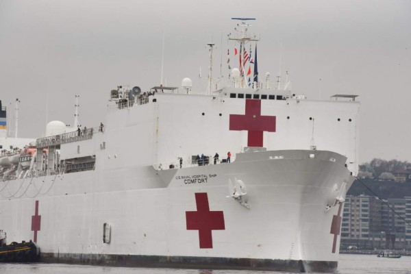 El impresionante buque hospital militar que llega Nueva York para combatir el coronavirus
