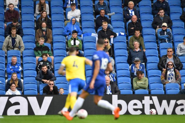 Los espectadores regresan al estadio en Inglaterra en amistoso entre Brighton y Chelsea