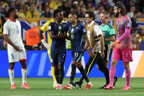 Borraron a Neymar, el haitiano que se llevó la camisa de Vinicius y gesto con Endrick