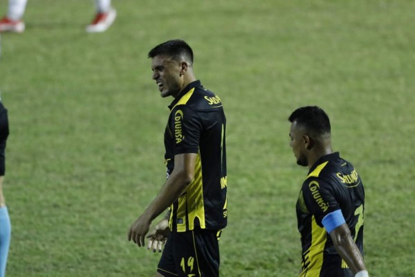 El gesto de Ramiro Rocca tras anotar, el bonito detalle de Diego Vázquez y el rostro de decepción de Héctor Vargas