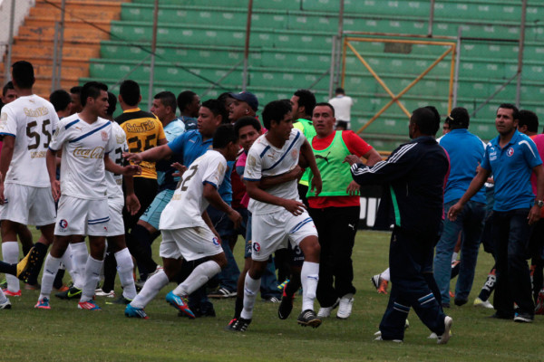 Olimpia-Motagua reserva se fueron a los golpes