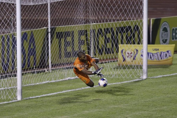 Júbilo y llanto en el estadio Olímpico: Darixon Vuelto se descontroló y rompió en llanto en Real España