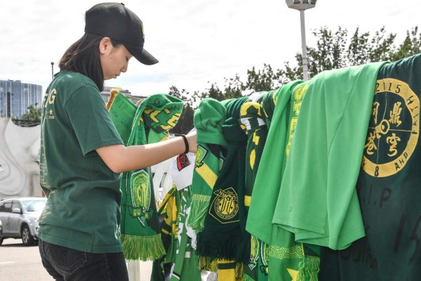 Beijing Guoan llora al 'Pery' Martínez y le honra con bonito altar en las afueras de su estadio