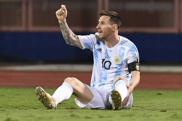 Fotos: ¡Apapachos, patadas y festejos! El show de Messi ante Ecuador que tiene a los argentinos soñando