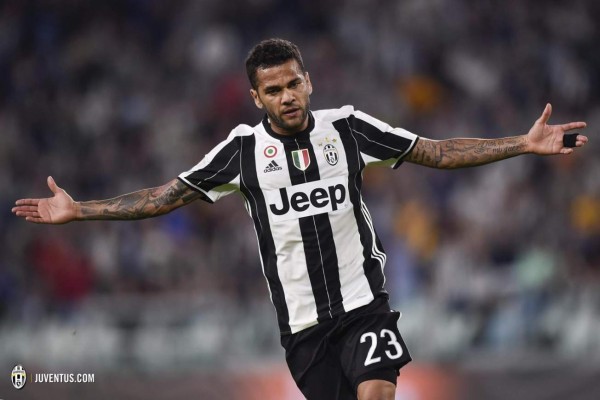 Dani Alves y sus frases que generaron polémica en el mundo del fútbol