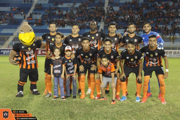 Español dirigirá en El Salvador, Saprissa se reforzará y Esteban Espíndola es noticia