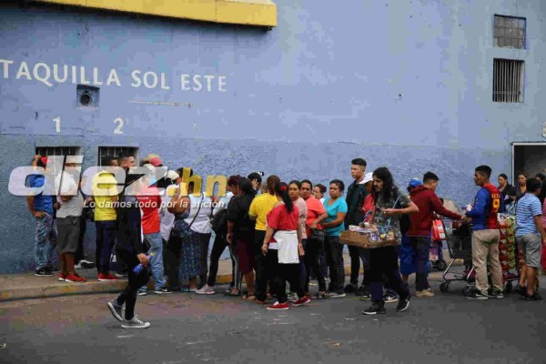 Máxima seguridad para final Motagua-Saprissa y largas filas en las afueras del Nacional
