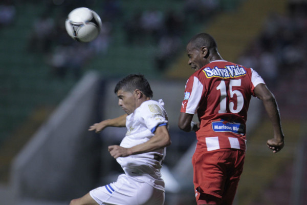 'Goleada de Olimpia al Vida en el estadio Nacional'
