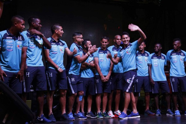 ¡Gran fiesta! Alberth Elis puso el ambiente en la 'H' FEST bailando punta