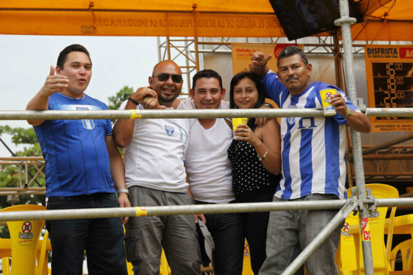Ambiente Honduras vrs Canadá en el Olímpico