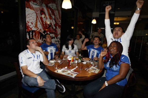 Así vivió la afición sampedrana el partido ante Panamá.