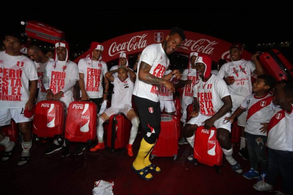 ¡UNA LOCURA! Así festejó Perú su regreso a un Mundial de Fútbol