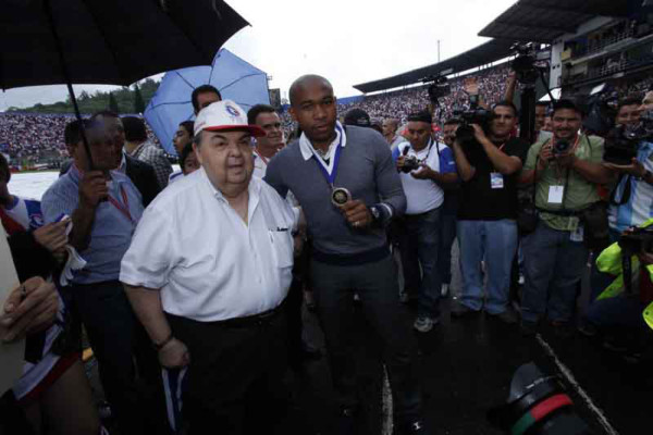Wilson Palacios y Olimpia, enfrentados por dinero