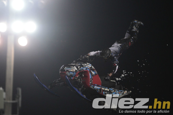 Tegucigalpa vibró con el show en Xpilots