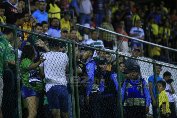 Beckeles pide perdón en La Ceiba, apagón en la Liga y legionario luce a su bella novia