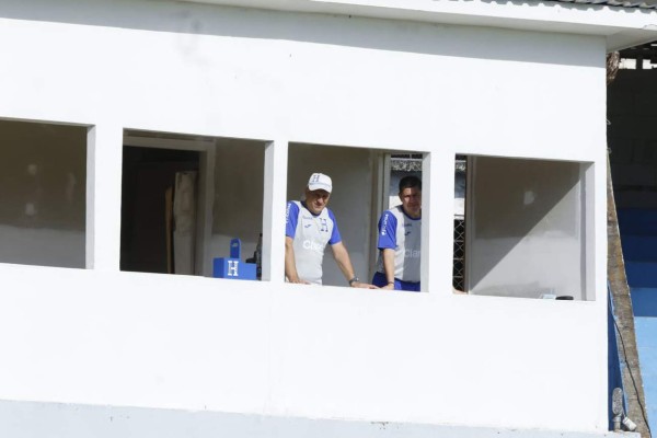 FOTOS: Fortaleza física y bajo fuerte calor se entrena la Sub-23; Coito observa y Falero trabaja en cancha
