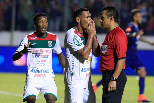 Segunda vez que jugadores del Marathón se le retiran al árbitro Geovanny Mendoza