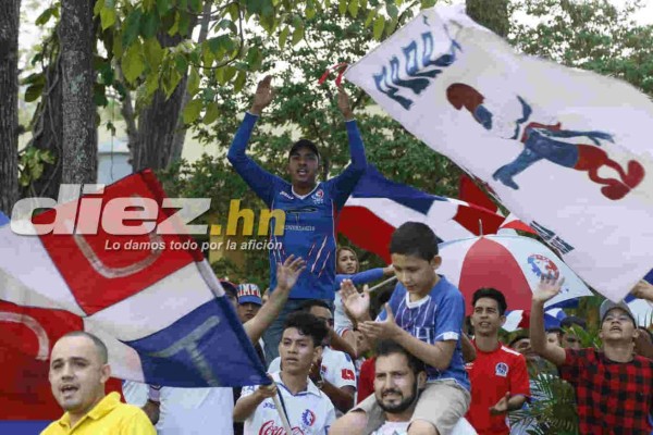 Barra del Olimpia llegó a motivar al plantel previo al juego ante Saprissa