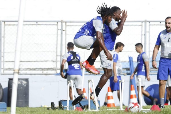 FOTOS: Fortaleza física y bajo fuerte calor se entrena la Sub-23; Coito observa y Falero trabaja en cancha