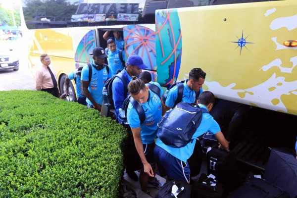 Aficionados arropan a Honduras a su llegada a Ciudad de México