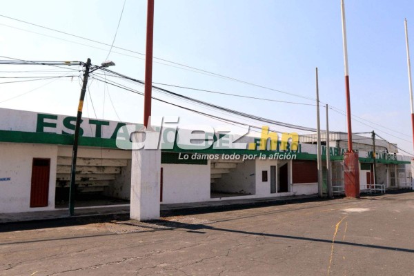 El feo y abandonado estadio donde entrena Honduras en Cuernavaca