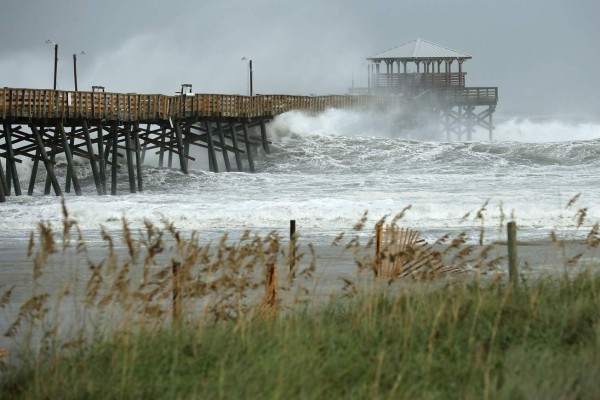Las costas de las Carolinas quedan vacías por Huracán Florence