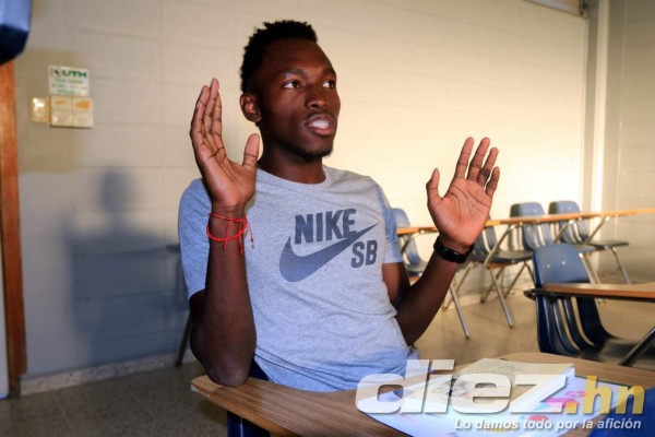 Así es la vida del delantero Alberth Elis en la Universidad