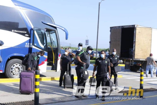 Semblante de tristeza y pena: salida de los futbolistas legionarios de Honduras de vuelta a sus equipos