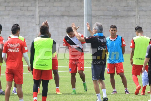 MERCADO: Carlo Costly podría irse al extranjero y Olimpia ofrecería un jugador
