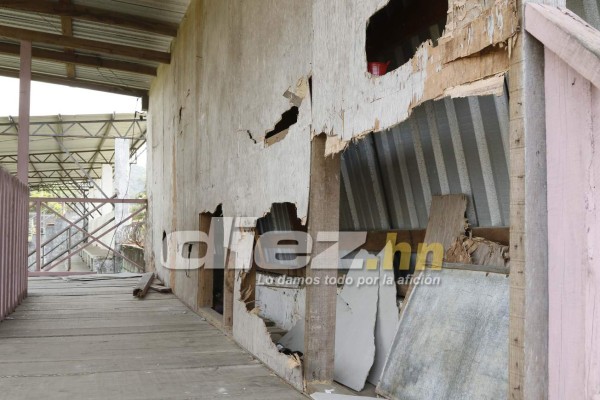 Así luce el descuidado estadio Alfredo León Gómez de la ciudad de Tela