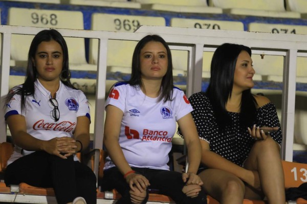 FOTOS: Las hermosas chicas que invadieron el estadio Nacional