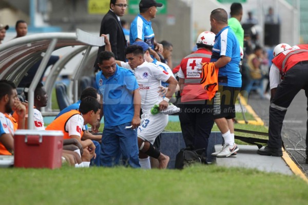 NO VISTE EN TV: El festejo de Platense y Diego Vazquez terminó bañado