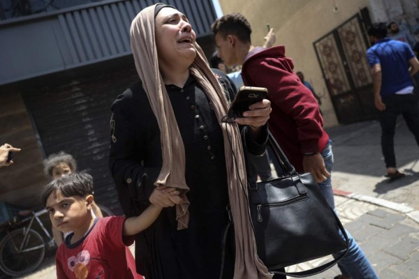 Un infierno: las dolorosas imágenes del bombardeo de Israel en Gaza tras el lanzamiento de cohetes en Jerusalén