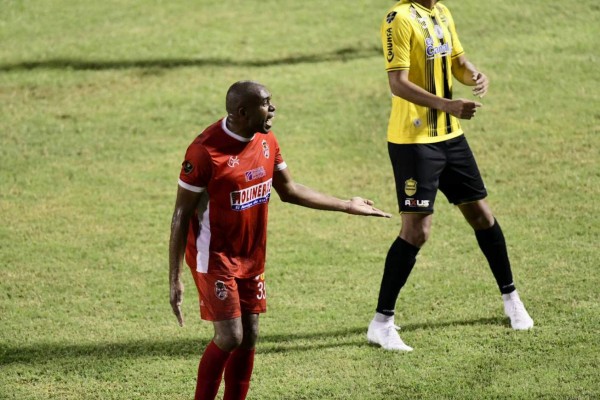 TOP: Grandes futbolistas hondureños que se retiraron en modestos equipos