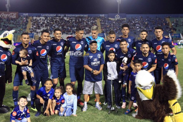 No viste en TV: Rostros tristes en Motagua, mensaje oculto de Ángel Tejeda y patadita a Edwin Solano