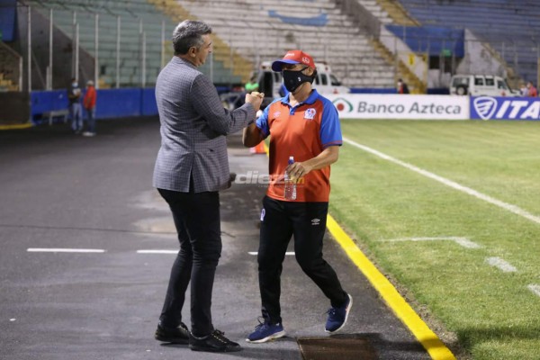 No lo viste en TV: El bonito saludo de Troglio y Diego y los 'cariñitos' en la Ultra Fiel en un bravo clásico