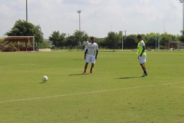 Las imágenes del entreno de Honduras y El Salvador previo a la batalla en Houston