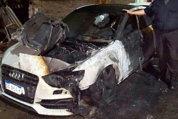 Insolíto: El día que los hinchas de River le quemaron el auto a su ídolo