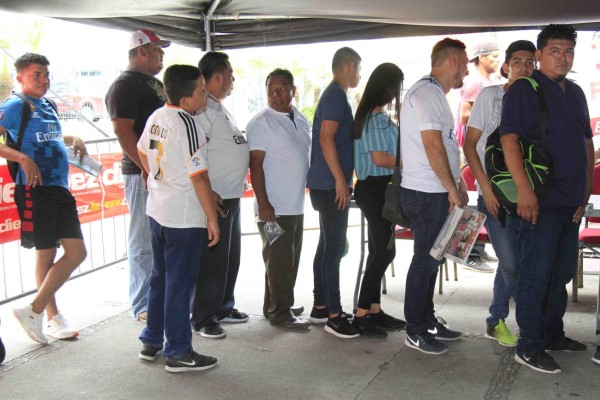 Aficionados abarrotaron estadio virtual de Diez para la final de Champions