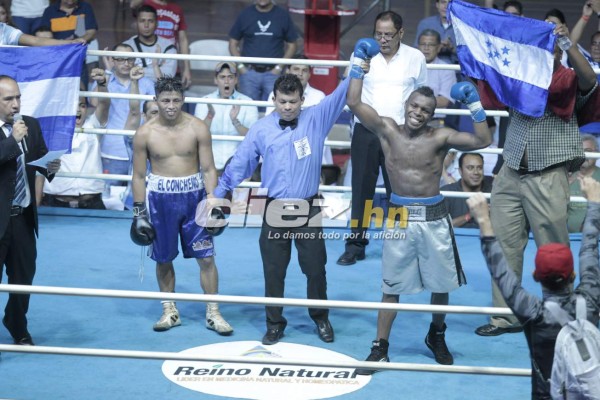 Noche de combates en la Villa Olímpica.