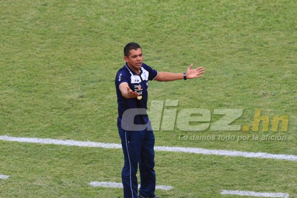 El sufrimiento de Amado Guevara en el banquillo de Honduras ante Canadá&nbsp;&nbsp;