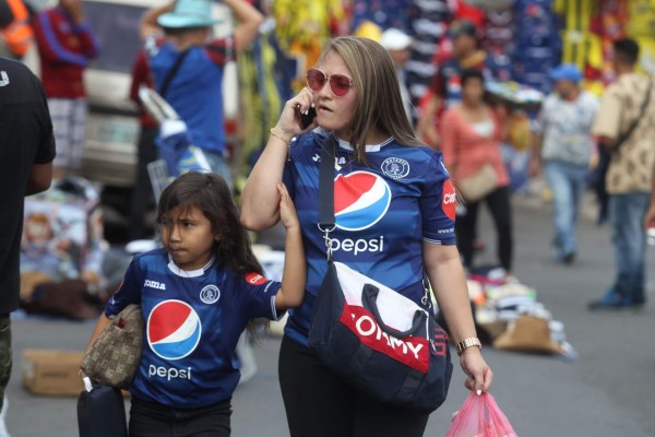 ¡Bellezas! Las mujeres que le dieron el toque lindo a la final Motagua-Real España