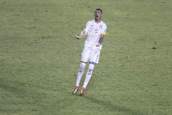 Las impactantes y desgarradoras fotos de los futbolistas de Honduras en el Olímpico y el júbilo de los panameños