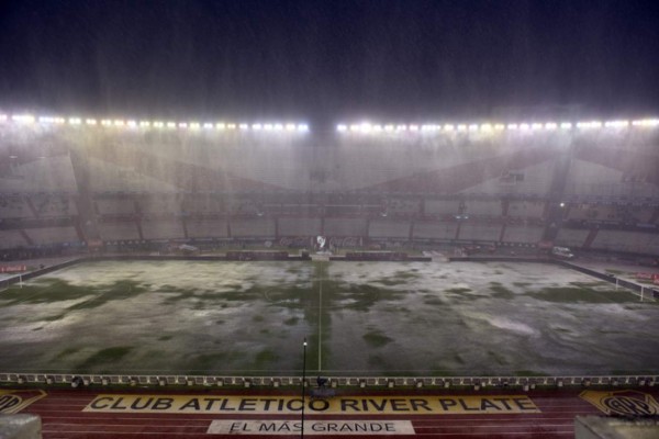 Argentina-Brasil: Las fotos del estadio Monumental inundado