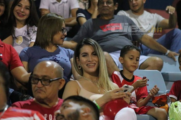 Michaell Chirinos protagonista en La Ceiba; la humilde llegada del Vida al estadio y las bellezas