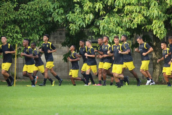 MERCADO: Hondureño al Huesca de España, el giro en el futuro de Mario Martínez y los fichajes 'bomba' en Marathón