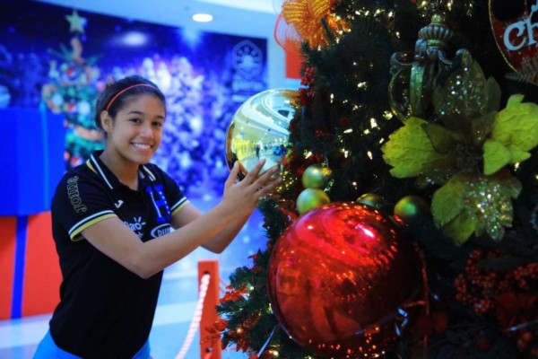 En fotos: Así es Elexa Bahr, la joven 'catracha” que jugará en el Racing de España