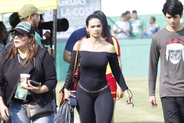 La belleza que adornó el Yankel; el otro lado del juego Marathón-Real de Minas