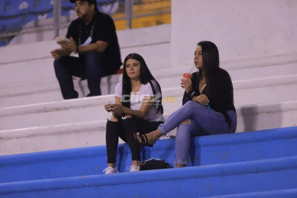 La rubia que se robó las miradas en Danlí, el júbilo en La Ceiba y el cálido abrazo de los porteros